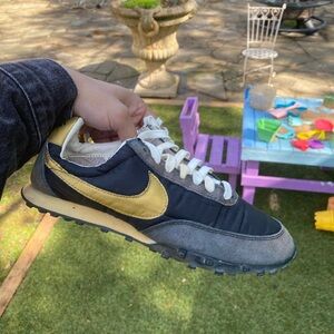 Nike Waffle Racer Black/Metallic Gold Men’s Size 7.5 316658-071 Used